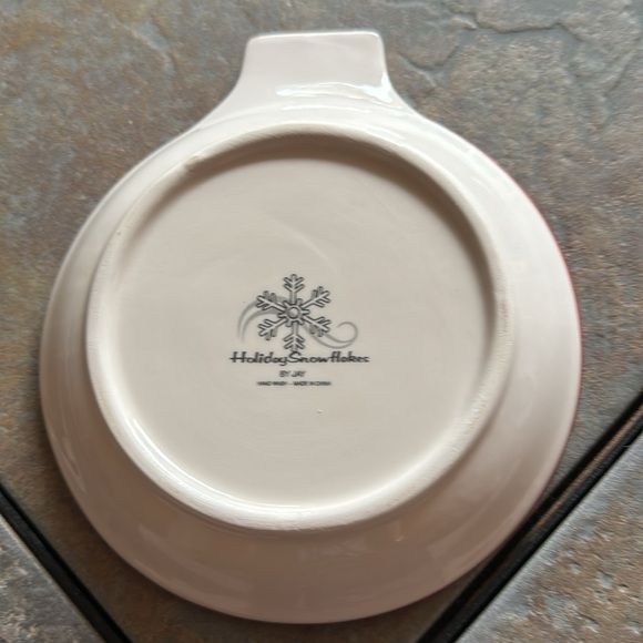 Christmas Serving Plates. 1-M. Stewart Cookie Melamine plate. 2- glass dishes. - Picture 6 of 7